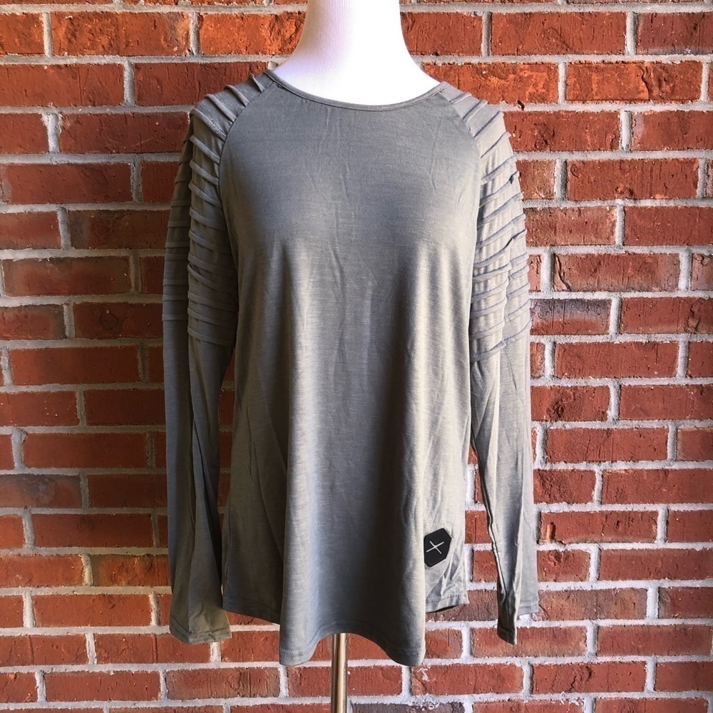 Pleated Shoulder Long Sleeve Shirt Tag Size XL (see‎ measurements)